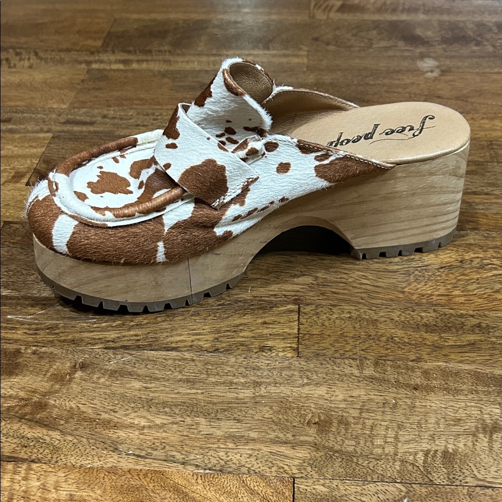 Women’s Cowhide Platform Clog Mule in Brown and White - Picture 4 of 9